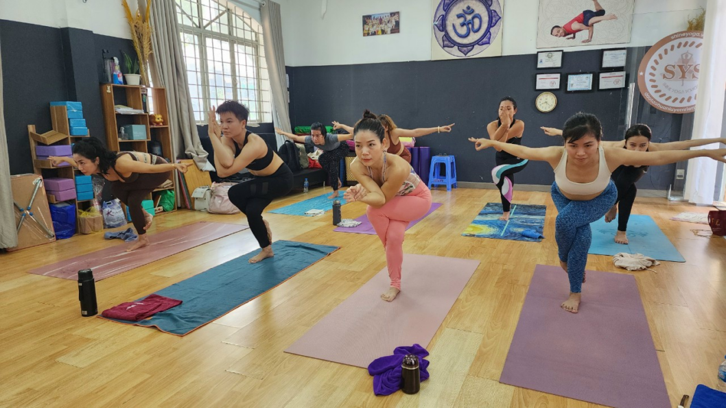 Lợi ích Sức Khỏe Tuyệt Vời Của Chuỗi Chào Mặt Trăng Moon Salutation